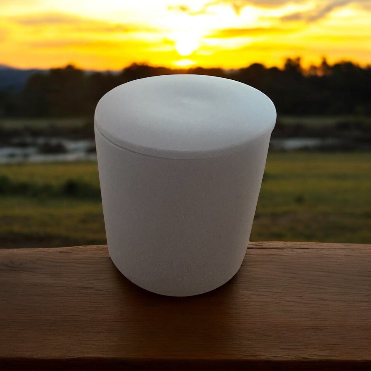 Ceramic candle with matching lid